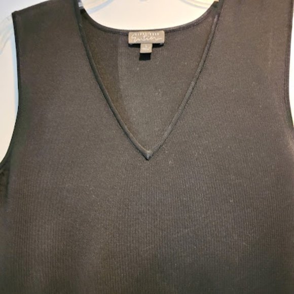 Nordstrom Classiques Entier black knit V-neck shell top - Picture 2 of 7